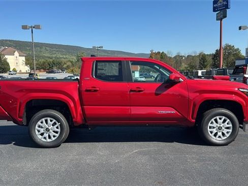 New 2025 Toyota Tacoma SR5 image 3