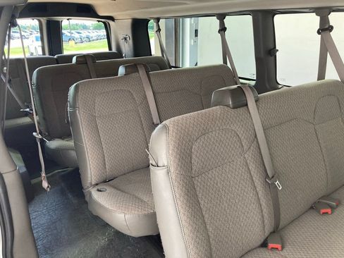Used 2025 Chevrolet Express 3500 LT w/ LT Preferred Equipment Group RWD image 17
