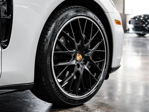 Used 2018 Porsche Panamera 4 w/ Premium Package Plus AWD/4WD image 61