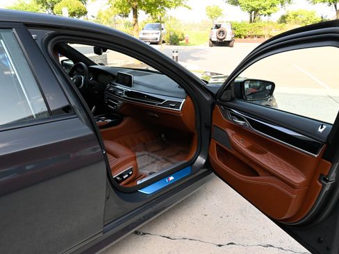Used 2021 BMW 750i xDrive w/ Luxury Rear Seating Package AWD/4WD image 57