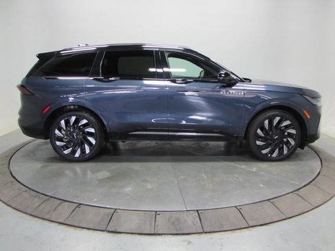 Used 2024 Lincoln Nautilus Reserve w/ Jet Appearance Package (87T) AWD/4WD image 8