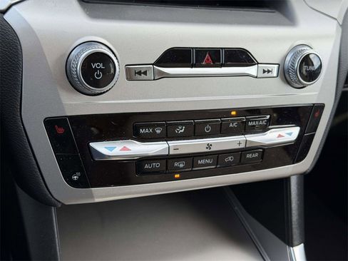 Used 2022 Ford Explorer XLT w/ Equipment Group 202A image 6