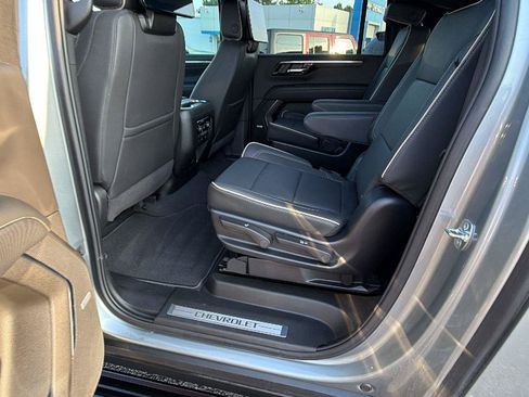 Used 2025 Chevrolet Suburban Premier AWD/4WD image 23