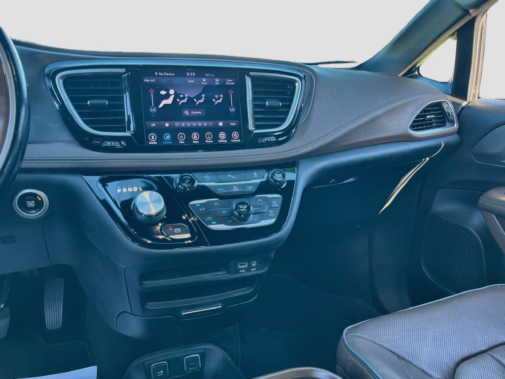 Used 2020 Chrysler Pacifica Limited FWD image 24