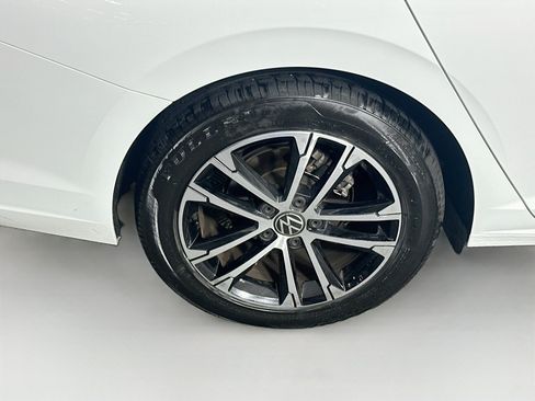 Used 2025 Volkswagen Jetta Sport FWD image 11
