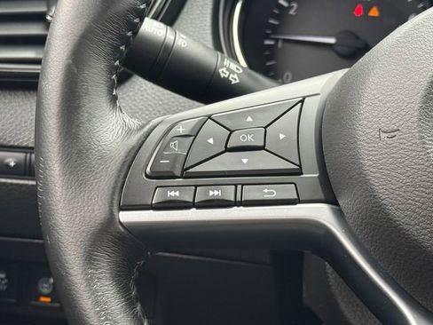 Used 2017 Nissan Rogue SV AWD/4WD image 10