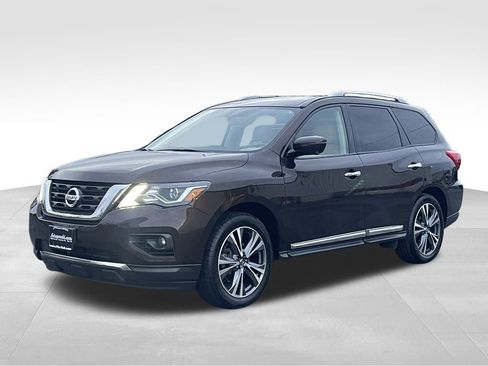 Used 2019 Nissan Pathfinder Platinum image 2