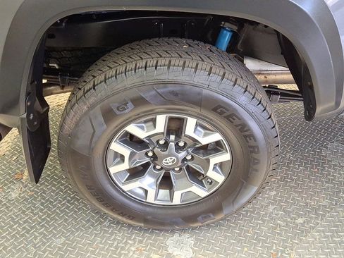 Certified 2017 Toyota Tacoma TRD Sport image 27