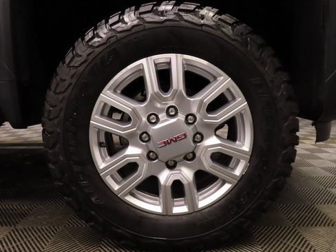 Used 2024 GMC Sierra 3500 SLE w/ SLE Convenience Package image 8