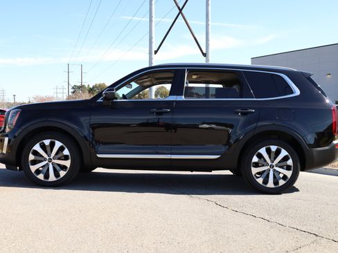 Used 2022 Kia Telluride S image 2