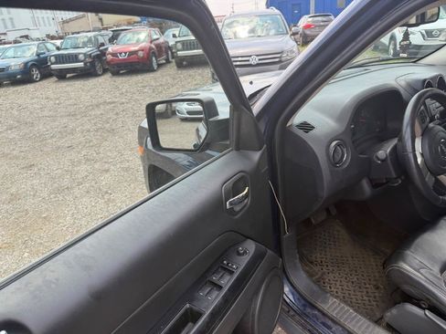 Used 2013 Jeep Patriot Latitude w/ Freedom Edition Pkg AWD/4WD image 15