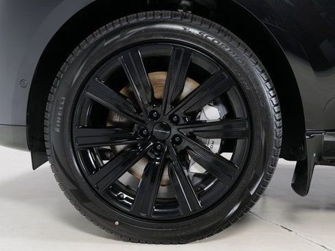New 2026 Land Rover Range Rover SE image 9
