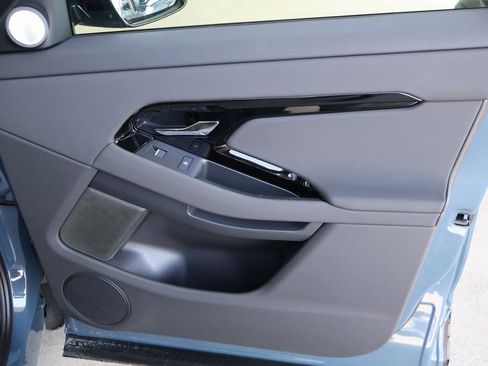 Used 2026 Land Rover Range Rover Evoque Dynamic SE image 12