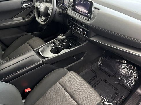 Used 2025 Nissan Rogue SV FWD image 15