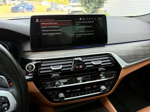 Used 2022 BMW 530i w/ M Sport Package RWD image 47