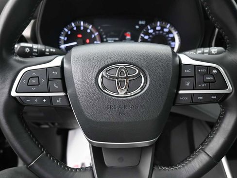 Used 2023 Toyota Highlander LE AWD/4WD image 6