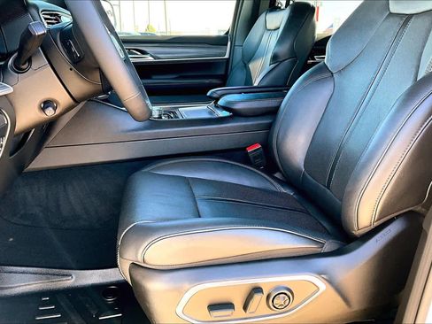 Used 2023 Jeep Wagoneer Series III w/ Premium Group I image 7