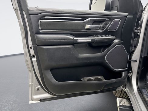 Used 2019 RAM 1500 Laramie image 9