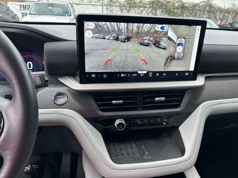 Used 2025 Ford Explorer Platinum w/ Ultimate Package image 15