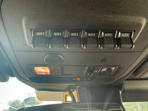 Used 2025 Ford Bronco Badlands AWD/4WD image 40