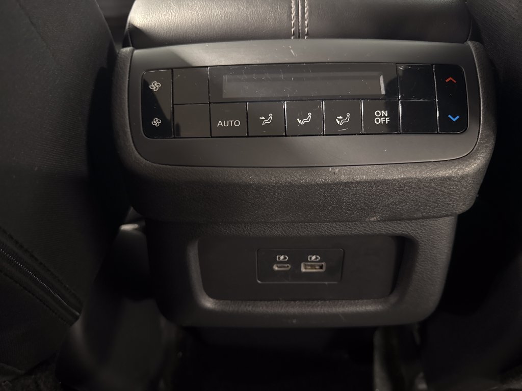 Used 2025 Nissan Pathfinder SV AWD/4WD image 38
