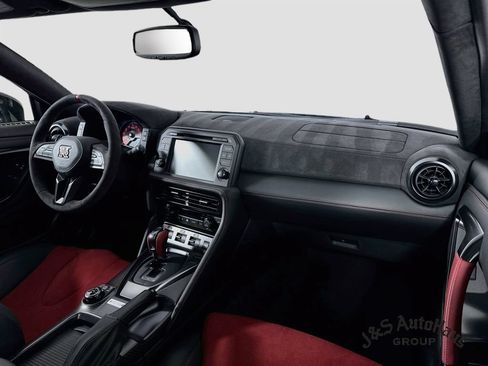 Used 2021 Nissan GT-R NISMO AWD/4WD image 31