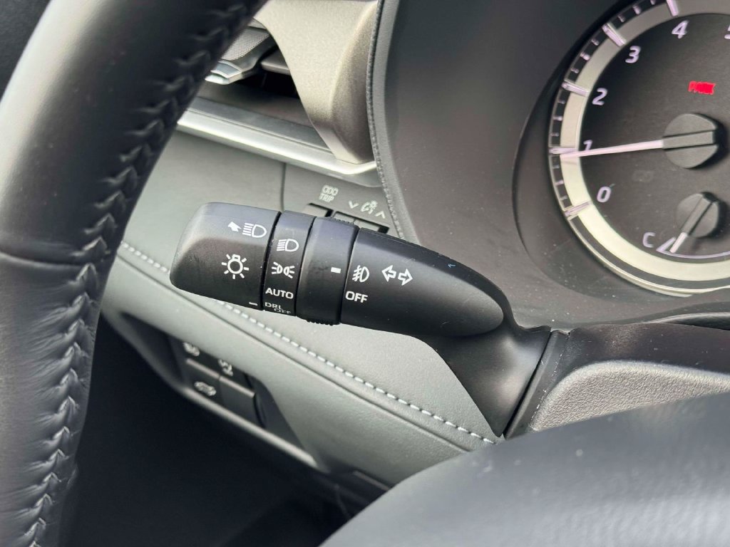 Used 2025 Toyota Highlander LE AWD/4WD image 22