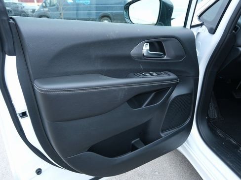 New 2026 Chrysler Voyager LX image 15