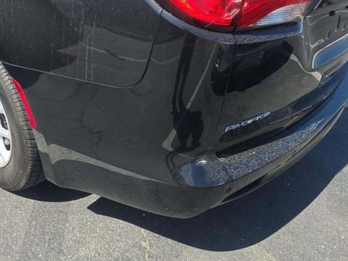 Used 2017 Chrysler Pacifica Touring FWD image 14