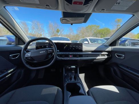 Used 2025 Kia K4 LXS image 32