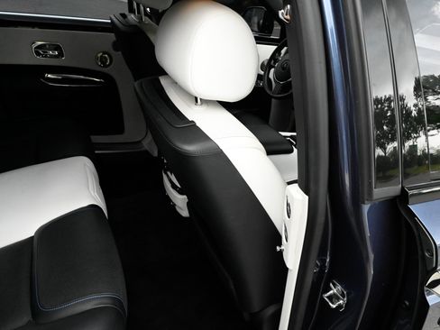 Used 2018 Rolls-Royce Ghost RWD image 51