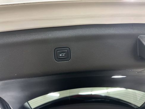 Used 2019 Buick Enclave Essence AWD/4WD image 27