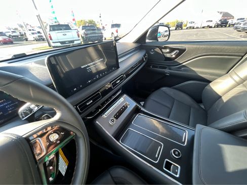 New 2025 Lincoln Aviator AWD w/ Equipment Group 101A image 39