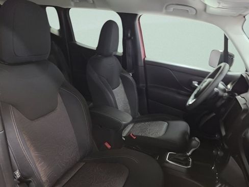 Used 2023 Jeep Renegade Latitude AWD/4WD image 12
