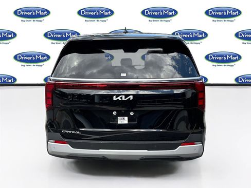 Used 2025 Kia Carnival FWD image 6