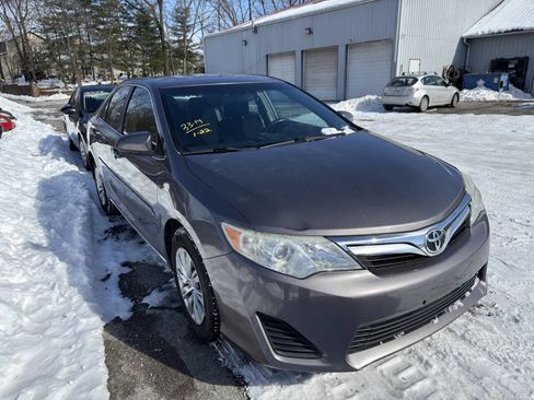 Used 2014 Toyota Camry LE image 5
