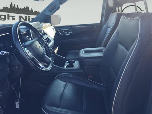 Used 2023 Chevrolet Suburban Premier image 10
