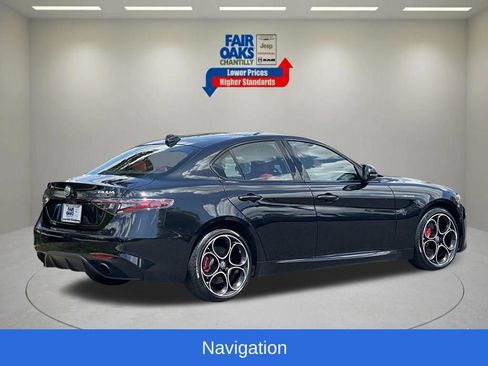 Used 2024 Alfa Romeo Giulia Veloce AWD/4WD image 7