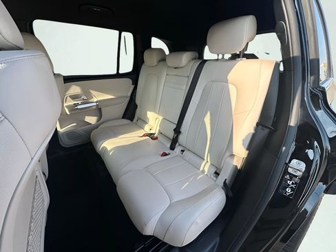 Used 2023 Mercedes-Benz GLB 250 GLB 250 w/ Premium Package image 30