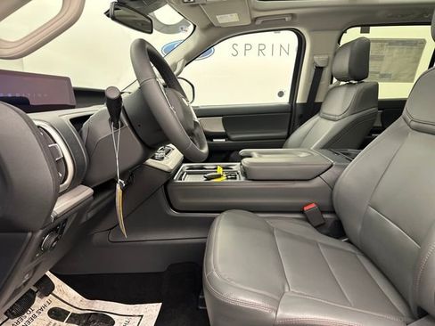 New 2025 Ford Expedition Active image 29