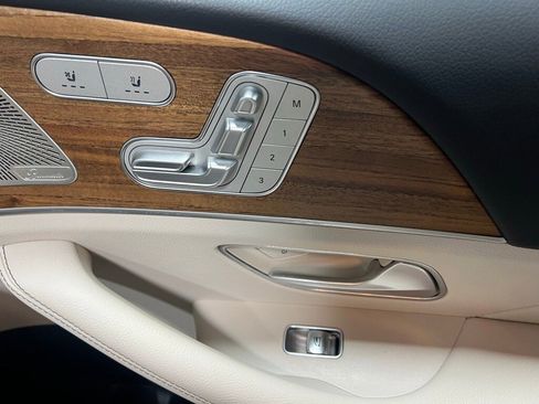 Used 2024 Mercedes-Benz GLS 450 4MATIC image 27