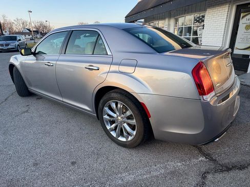 Used 2018 Chrysler 300 Limited image 5