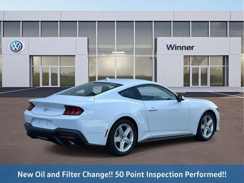 Used 2026 Ford Mustang Premium image 4