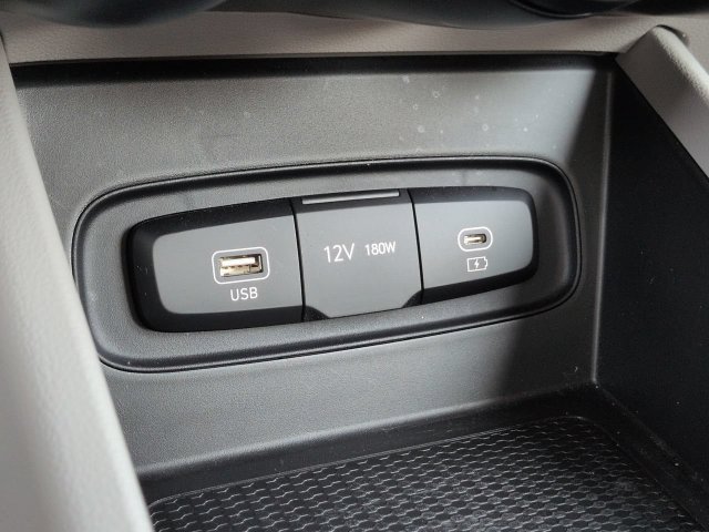 Used 2024 Hyundai Venue SEL FWD image 22