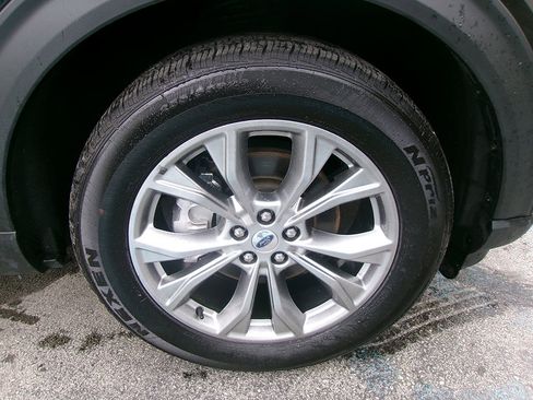 Used 2022 Ford Explorer Limited w/ Equipment Group 301A image 7