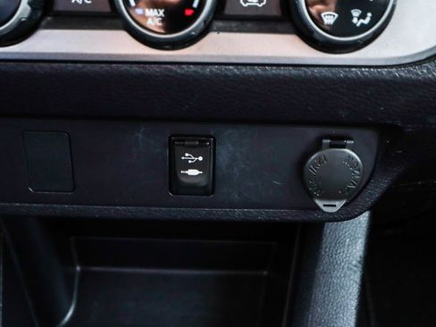 Used 2017 Toyota Tacoma SR5 w/ Tow Package image 8