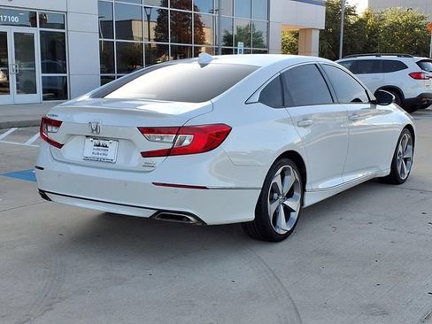 Used 2018 Honda Accord Touring image 4