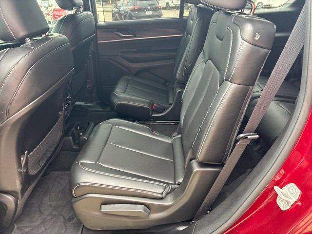 Used 2025 Jeep Grand Cherokee L Limited w/ Luxury Tech Group II RWD image 15