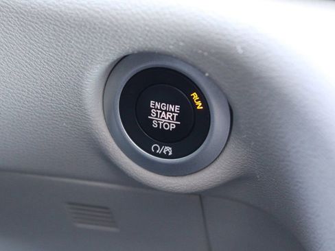 Used 2020 Chrysler Voyager Lxi image 34