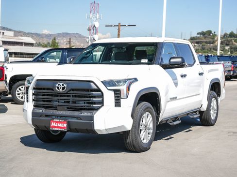 New 2026 Toyota Tundra SR5 w/ SR5 Convenience Package AWD/4WD image 3